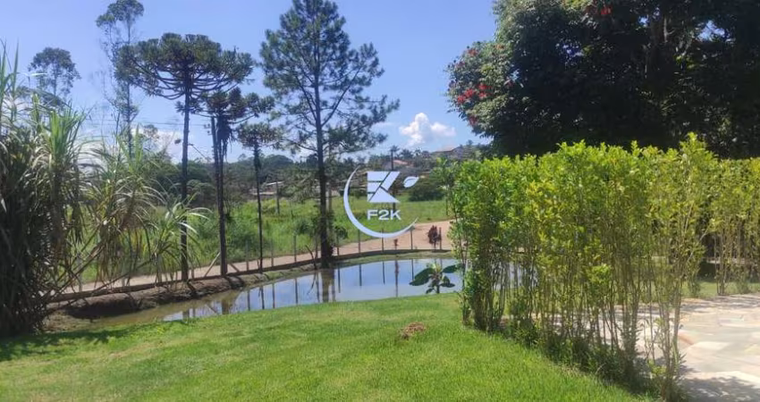 Excelente chácara a venda com salão de festas, área gourmet, piscina e lago