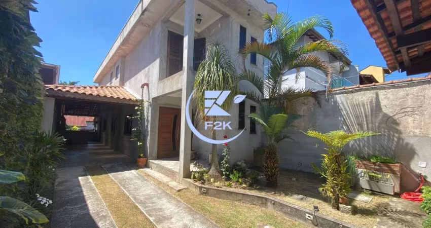Sobrado com 2 suítes, espaço gourmet e edícula nos fundos