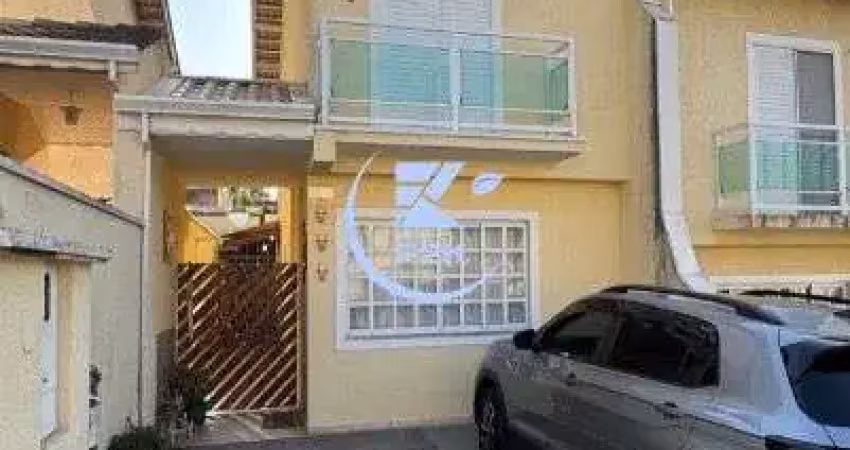 Casa em condomínio com 2 dorms, 2 vagas de garagem e espaço gourmet