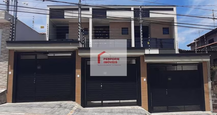 Sobrado frontal á venda com 3 dormitórios na região da Penha de França / SP.
