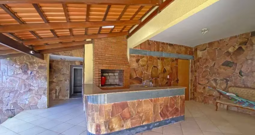 Casa com 3 dormitórios à venda, 299 m² por R$ 990.000,00 - Setor Nova Suiça - Goiânia/GO