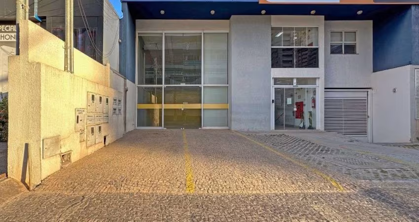 Prédio comercial disponível para locação em excelente localização no Setor Oeste, 214,00m² - R$14.500 mensais - Goiânia