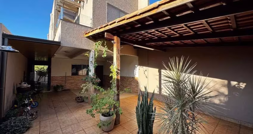 Sobrado de 232 m² com 03 quartos à venda por R$ 400.000 no Jardim das Hortênsias - Goiânia/GO