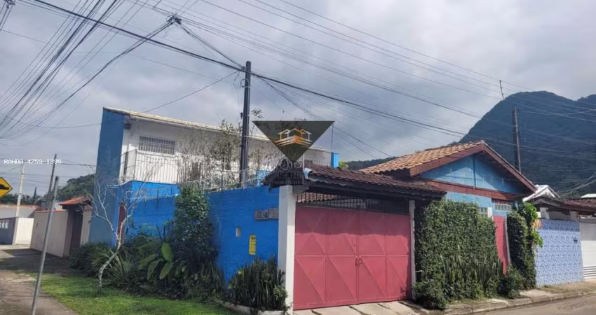 Casa para Venda em Caraguatatuba, CASA BRANCA, 3 dormitórios, 1 suíte, 1 banheiro, 2 vagas