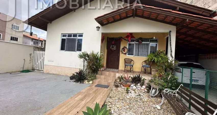 Casa Residencial com 4 quartos  à venda, 215.00 m2 por R$960000.00  - Ingleses Do Rio Vermelho - Florianopolis/SC