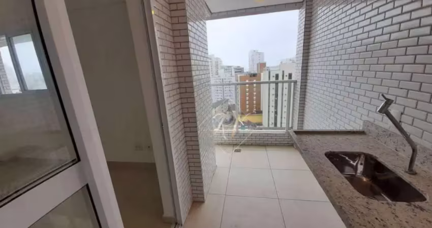 Oportunidade!!! à 1 quadra da praia, apartamento amplo, sacada na sala, lazer completo, vaga demarcada, no bairro boqueirão na cidade de santos!!!