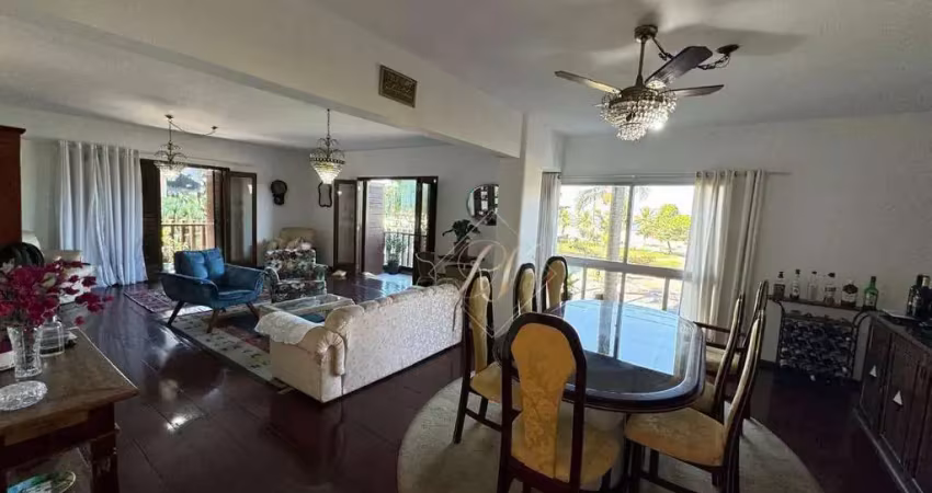 Em frente ao mar!! excelente apartamento amplo e com sacada!!!