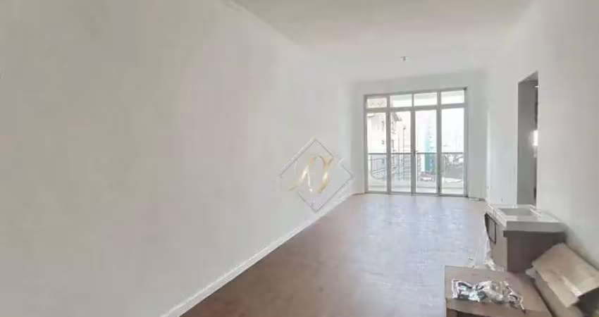 Frente, andar alto, sol da manhã, 2 dormitórios, sacada na sala, no bairro boqueirão em santos!!!