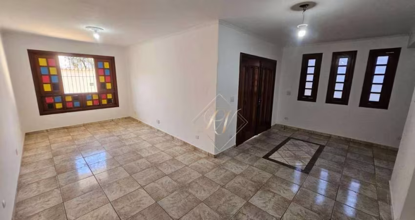 Belíssima casa, super arejada e ampla, com excelente localização no Centro em São Vicente!!