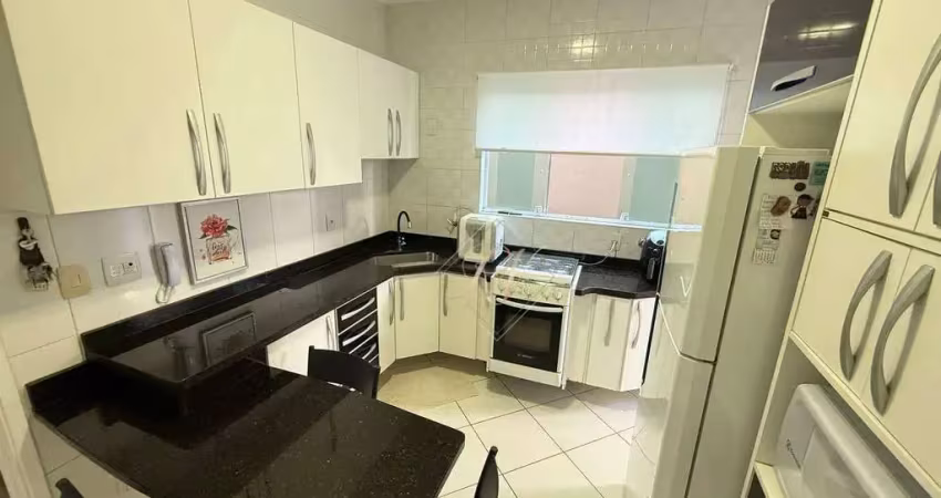 Casa super arejada, sol da manhã, muito bem dividida, rua tranquila e bem localizada no bairro do embaré!!!