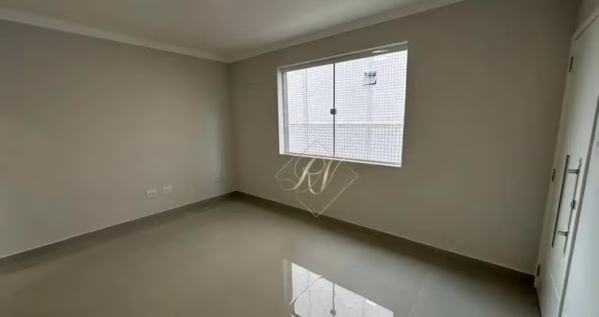 Excelente apartamento, totalmente reformado, de frente, com ótima localização no bairro da Ponta da Praia!!