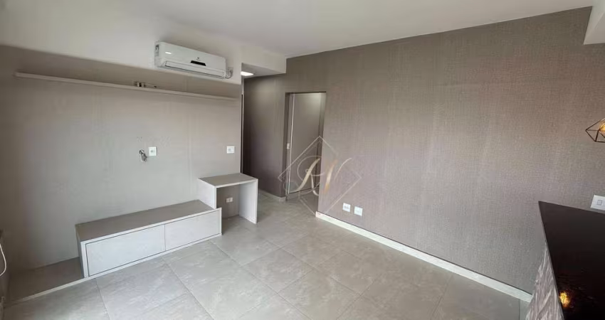 Apartamento com churrasqueira a carvão e pia, todo decorado, andar alto e vista livre. Aproveite !!!