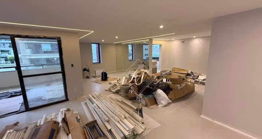 Excelente apartamento, amplo e arejado, de frente, fino acabamento, super bem localizado no bairro do Boqueirão!!!