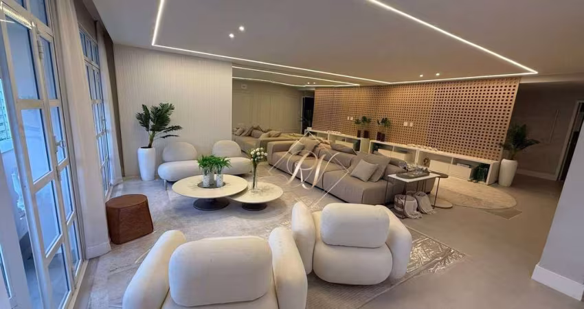 Maravilhoso apartamento, andar alto, na avenida mais charmosa de Santos, com 303m², a 3 quadras da praia !!!