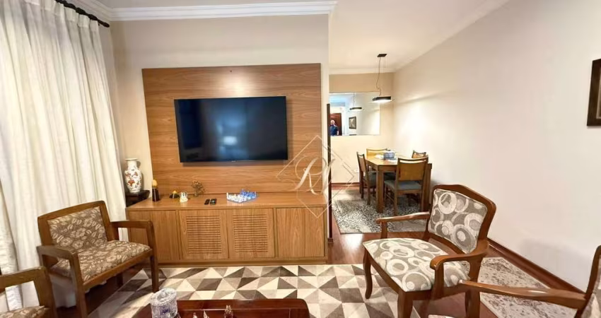Maravilhoso apartamento, com 83m², de frente, amplo e arejado, vista parcial para o mar, super bem localizado a uma quadra da praia no Centro de São V