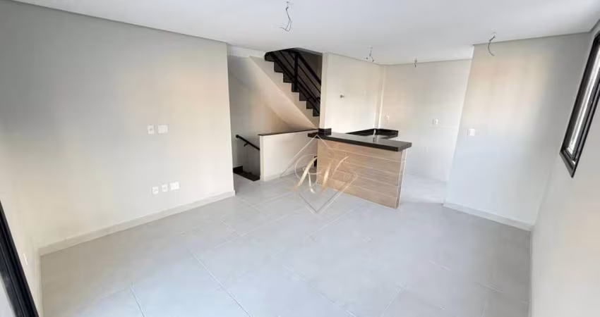 Maravilhosa casa duplex em Villagio, com fino acabamento, recém entregue, com garagem fechada, super bem localizado no bairro do Campo Grande!!!