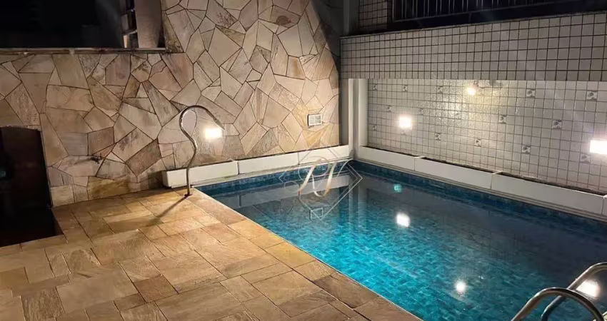 À 1 quadra da praia, cobertura duplex com churrasqueira, piscina, 2 vagas escrituradas, prédio com elevadores, portaria 24 horas!!!