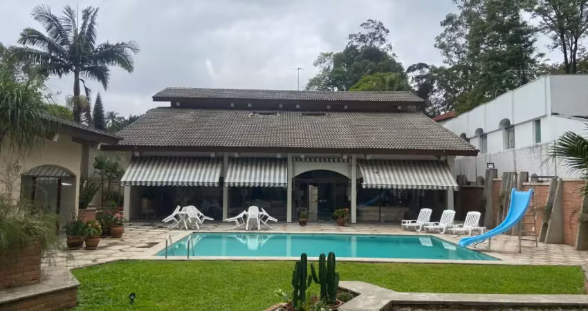 EXCELENTE SOBRADO - PISCINA - LOCALIZAÇÃO PRIVILEGIADA