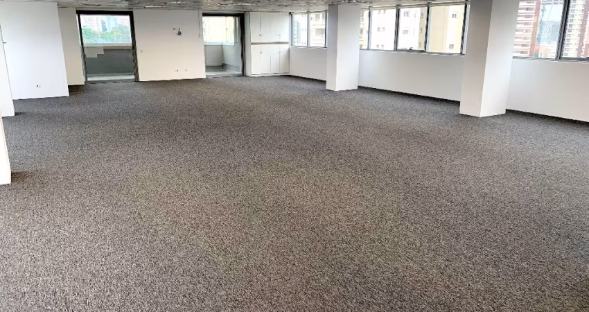 EXCELENTE CONJUNTO COMERCIAL - LAGE INTEIRA - EXCELENTE LOCALIZAÇÃO