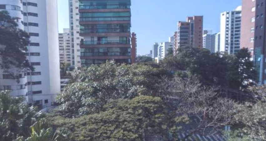 EXCELENTE APTO - VARANDA - LOCALIZAÇÃO PRIVIELGIADA