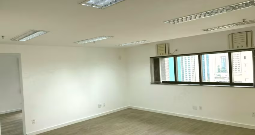 EXCELENTE CONJUNTO COMERCIAL - 4 SALAS - 5 BANHEIROS