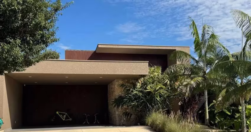 Residência sofisticada com piscina e energia solar no cyrela landscape