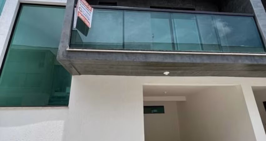 EXCELENTE CASA DUPLEX 2 QUARTOS CONDOMÍNIO FECHADO