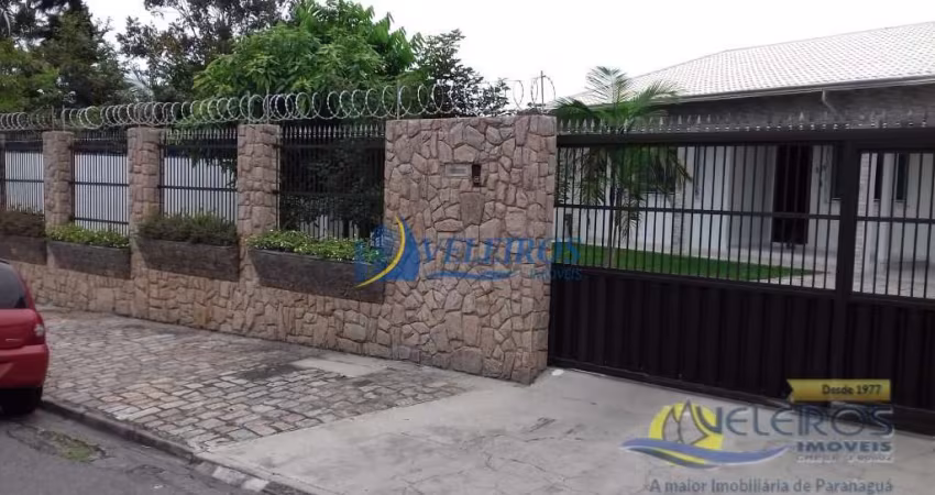 Casa com 3 quartos à venda na Rua Ivo Silva, 249, Vila Itiberê, Paranaguá