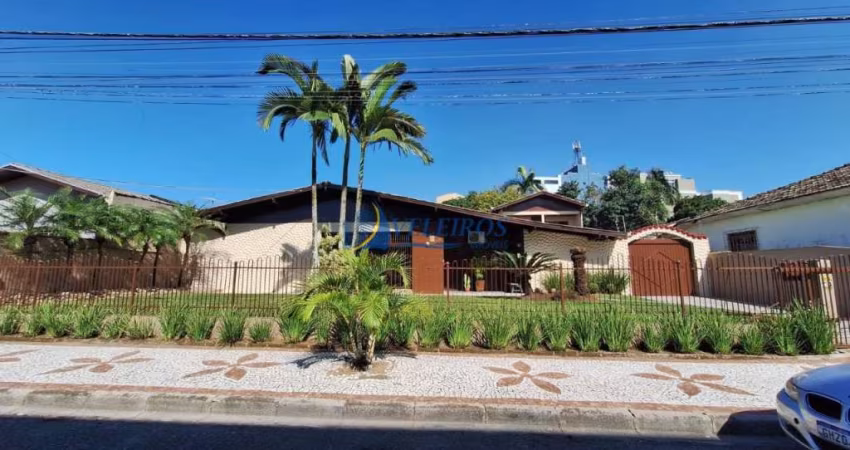 Casa com 5 quartos à venda na Rua Alexandre Busquet, 10, Palmital, Paranaguá