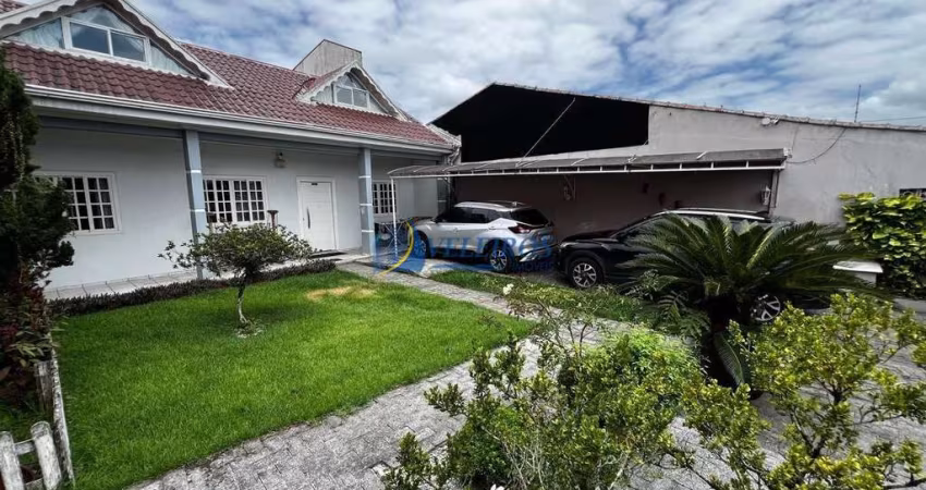 Casa à venda na Rua Alzir dos Santos Antunes, 823, Porto dos Padres, Paranaguá