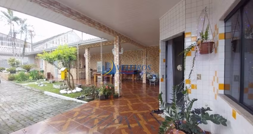 Casa com 3 quartos para alugar na Ford, 136, Emboguaçu, Paranaguá