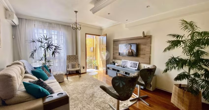 Casa central em condomínio fechado