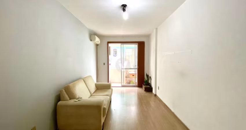 Excelente apartamento de dois dormitórios com uma vaga garagem, perto do Clube D