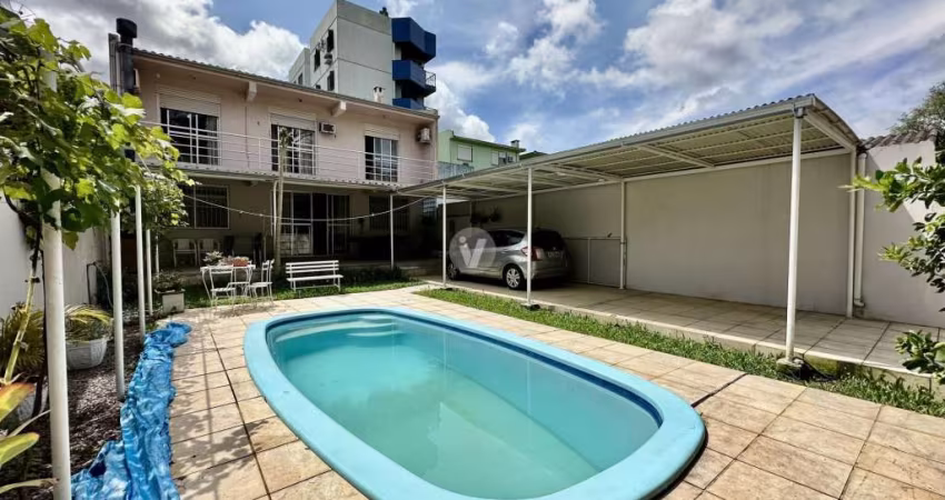 Belíssima casa com piscina em região central.