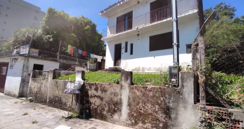 Amplo terreno de frente no bairro Nossa Senhora de Lourdes.