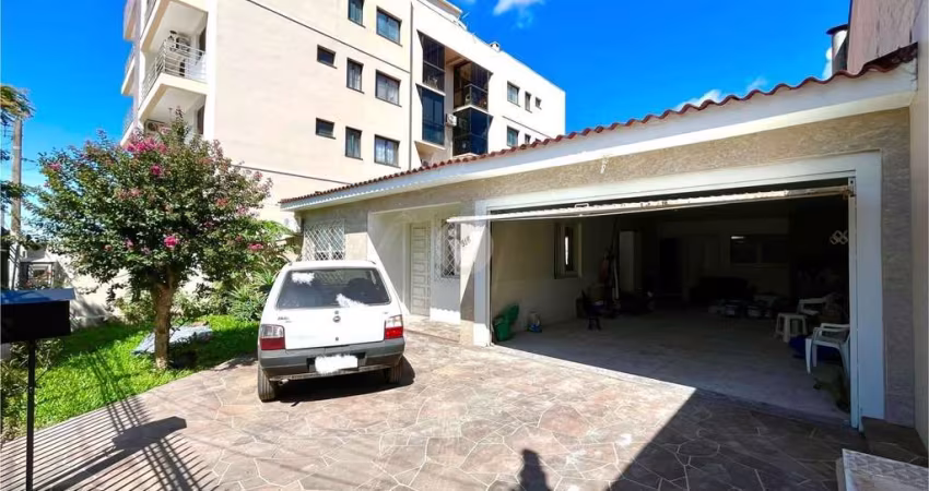 Excelente casa localizada no bairro Dom Antônio Reis!