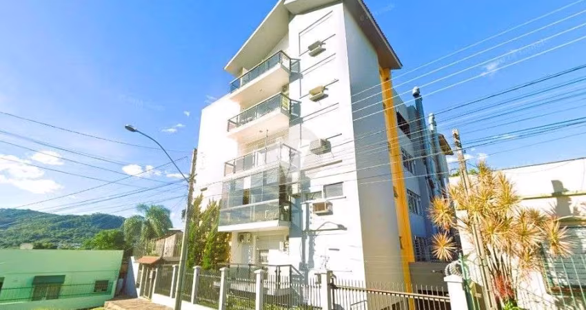 Apartamento amplo no centro, 3 dormitórios, suíte c/ banheira, 2 vagas garagem