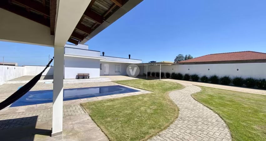 Linda casa com 165m2 a venda no residencial Parque dos Ipes em Pains!