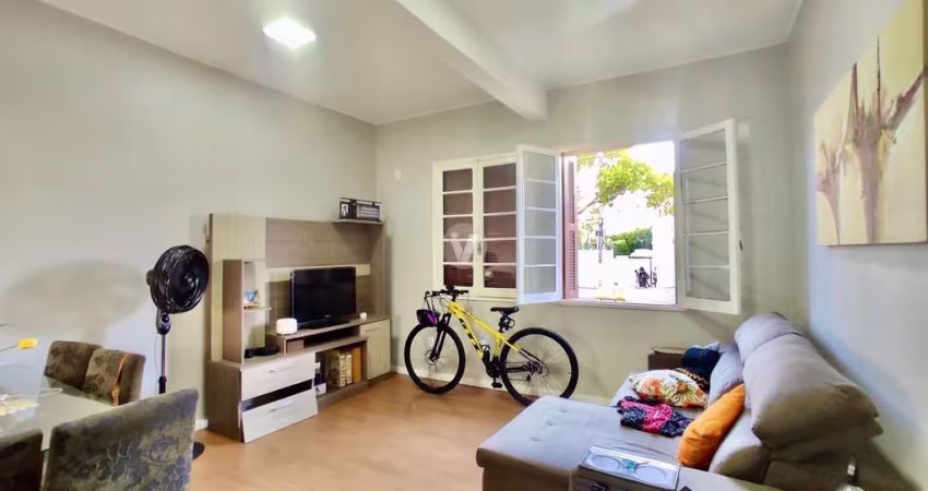 Apartamento térreo, 3 dormitórios todo reformado com vaga de garagem.
