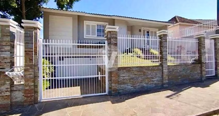 Casa ampla com 3 dormitórios, pátio e gourmet no Dores