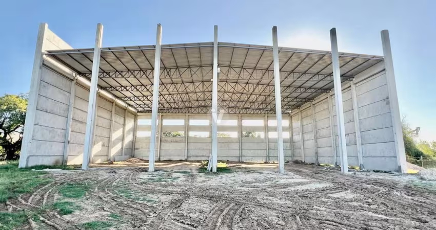 Amplo pavilhão á 100 metros da Br para locação.