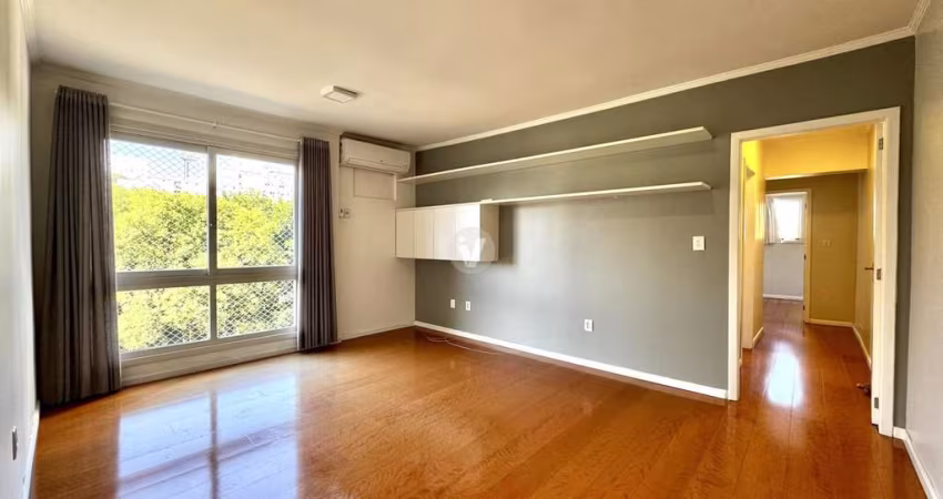 Belíssimo apartamento 2 quartos, 2 banheiros, garagem, semi-mobiliado no centro