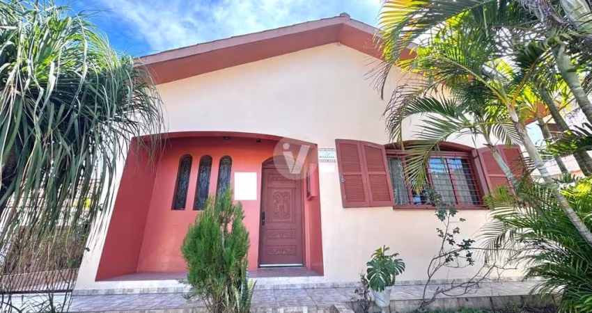 Casa térrea com pátio, 3 dorms e pátio no Passo D'Areia
