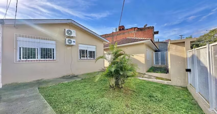 Casa com piscina no bairro Nonoai