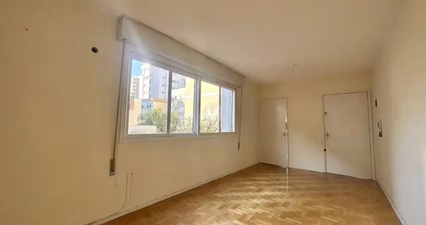 Apartamento central com 3 dormitórios, sacada, churrasqueira e amplo espaço
