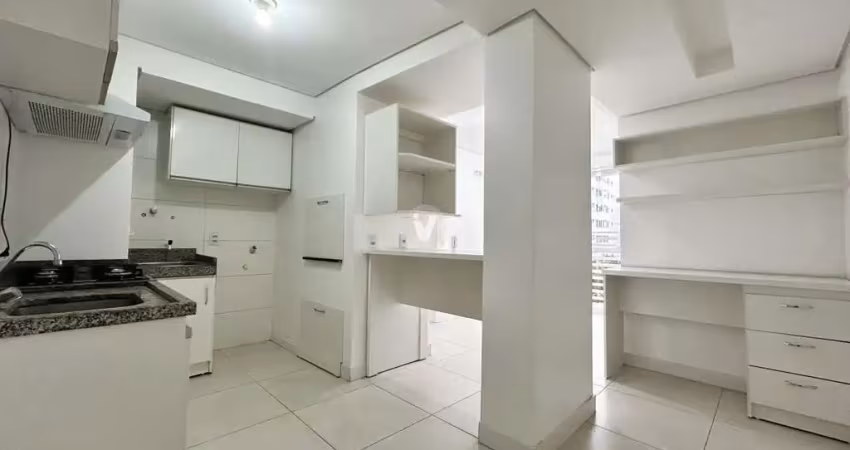 Apartamento semimobiliado no centro, localizado à poucos metros da ufn.