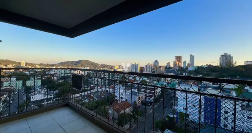 Apartamento central, com 03 dormitórios e 03 vagas de garagem