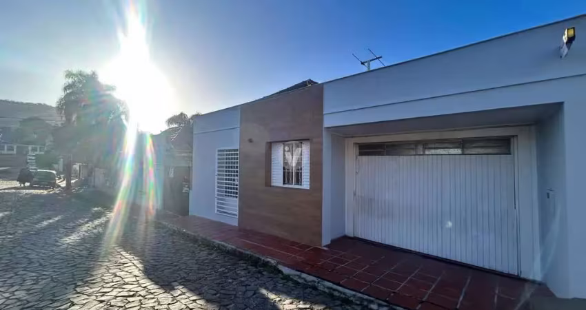 Casa 02 dormitórios, garagem e fácil acesso ao centro no bairro itararé.