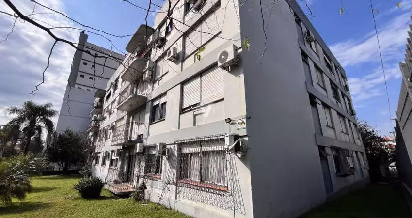 Apartamento com 2 dormitórios, dependência completa, localizado no bairro n. sra