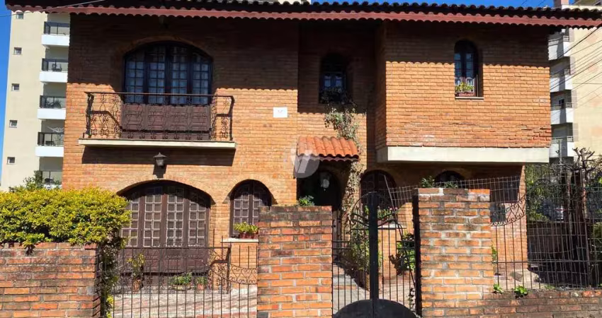 Casa de 3 dormitórios, com ótima localização no bairro nossa senhora de lourdes
